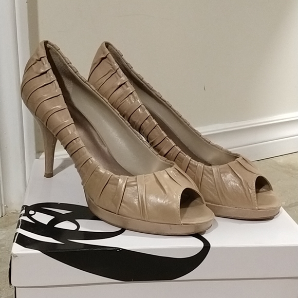 Peep toe pumps - Picture 2 of 4